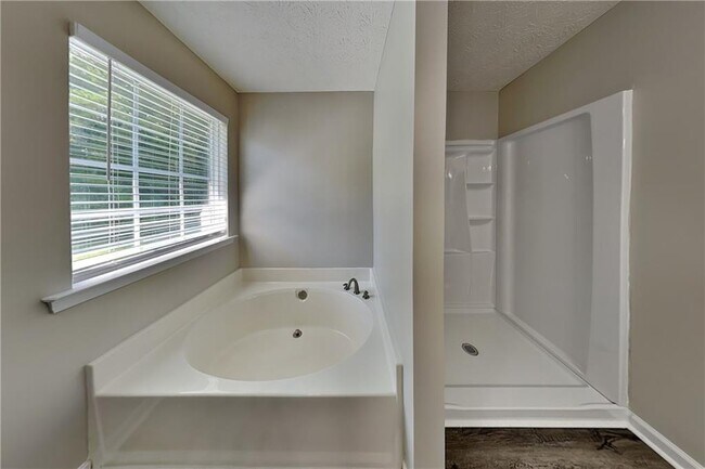 Building Photo - 565 Pine Valley Dr