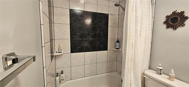 Building Photo - 1823 SE 15th St