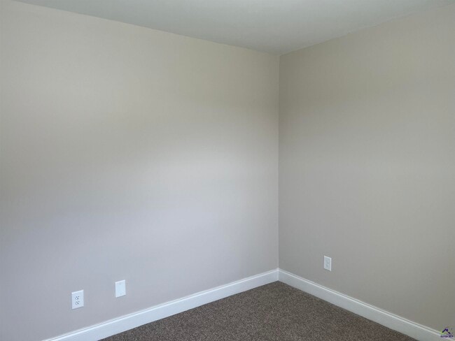 Building Photo - 202 Red Tail Cir