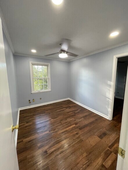 Building Photo - 1151 Horsemans Ln