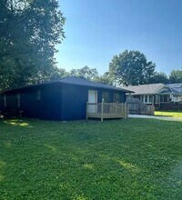 Building Photo - 1409 N Clay Ave