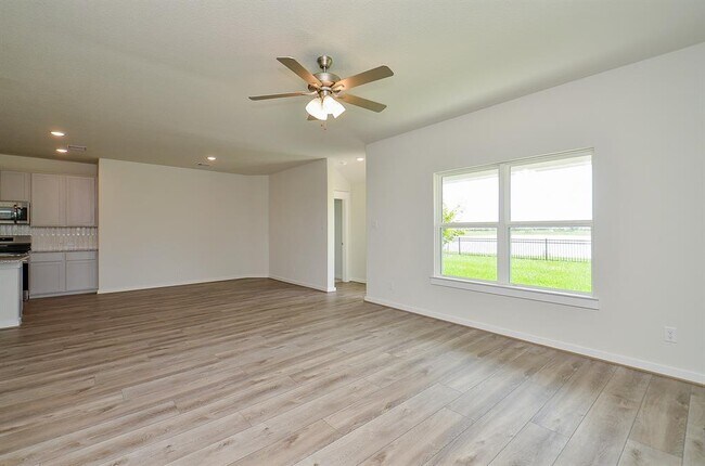 Building Photo - 4656 Peony Grn Dr