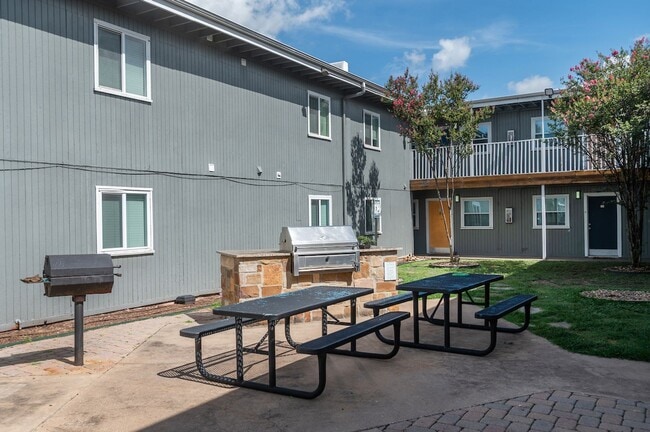 Building Photo - Charming 2-Bedroom, 1-Bath Near Downtown & UT