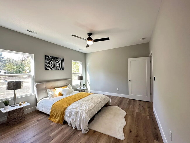 Building Photo - 3-Yr-Old Gem in East Brainerd – Prime Spot...