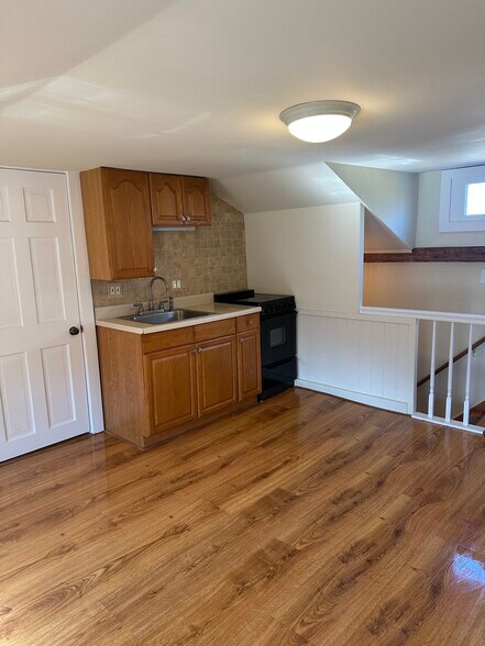 Living room/Kitchen - 49 School St