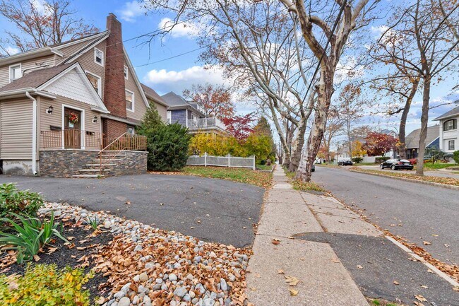 Building Photo - 23 2nd St