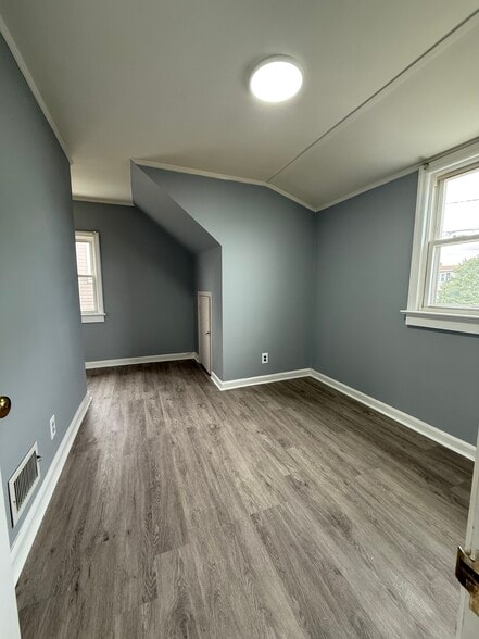 Bedroom - 29 W 7th St