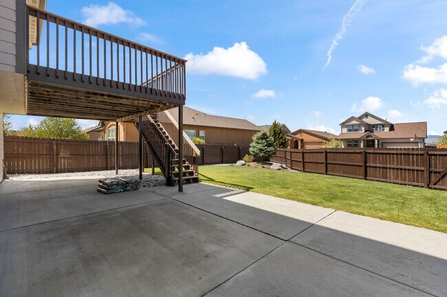 Building Photo - Evolve Real Estate: Meticulous and Luxurious 4 Bedroom + Office + Finished Basement on A Double C...