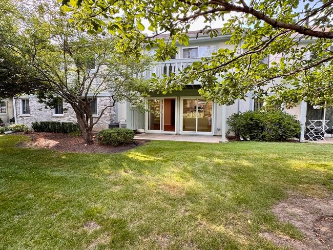 Building Photo - 205 Blossom Ct