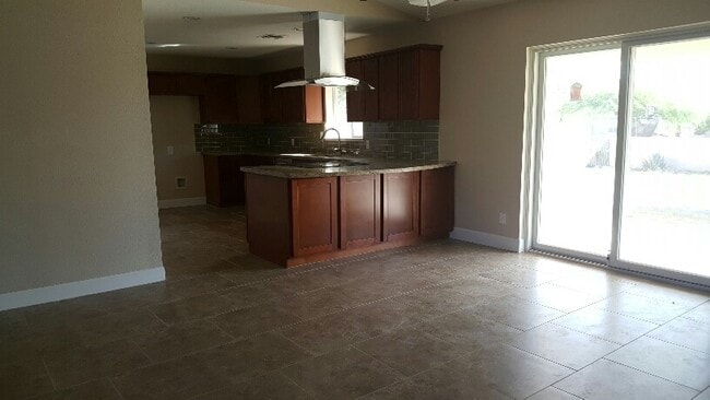 Building Photo - UNFURNISHED SINGLE FAMILY HOME