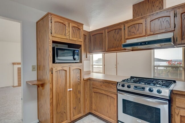 Building Photo - Waterfront Condo with 2 car garage