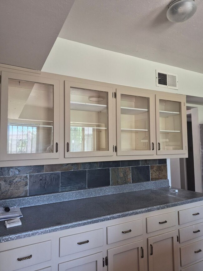 Building Photo - 5832 Avenida La Barranca NW