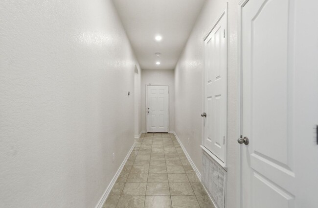 Building Photo - Single-Story Solar-Powered Home Near Braunig Lake – Comfortable & Convenient!