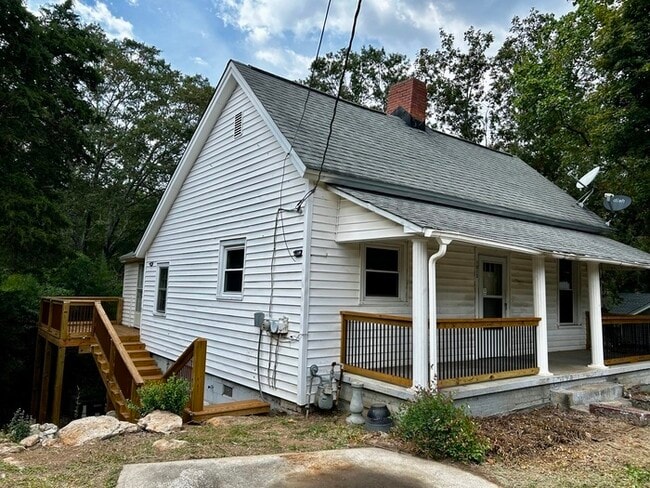 Building Photo - 2 Bedroom 1 Bathroom