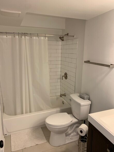 Building Photo - 660 E St NE