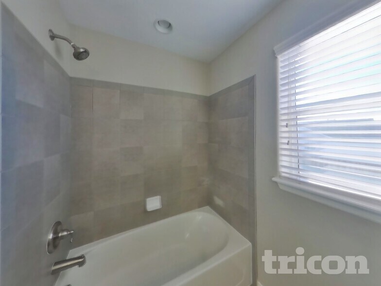 Building Photo - 6201 Anders Ridge Ln