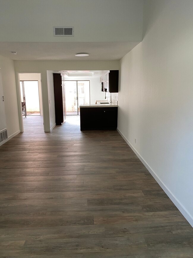 Building Photo - 10417 Hayford St