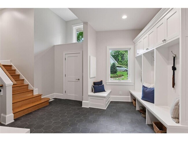 Building Photo - 2462 Lafayette Rd