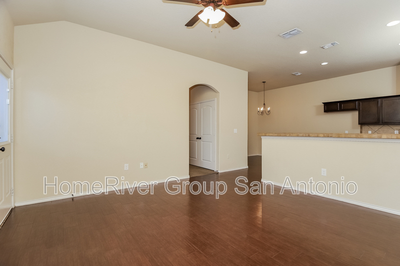 Building Photo - 672 Creekside Cir