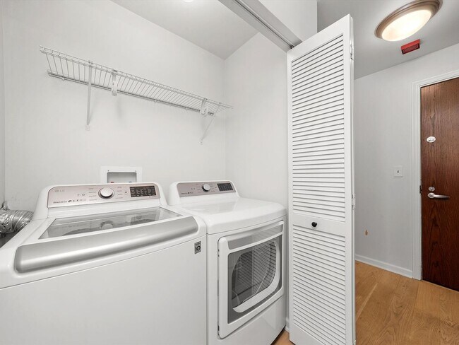 Building Photo - 1255 S State St