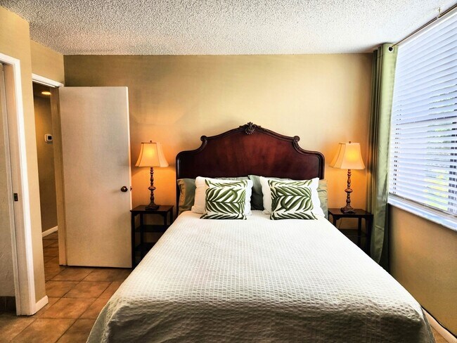 Queen Bed - 825 Egret Cir