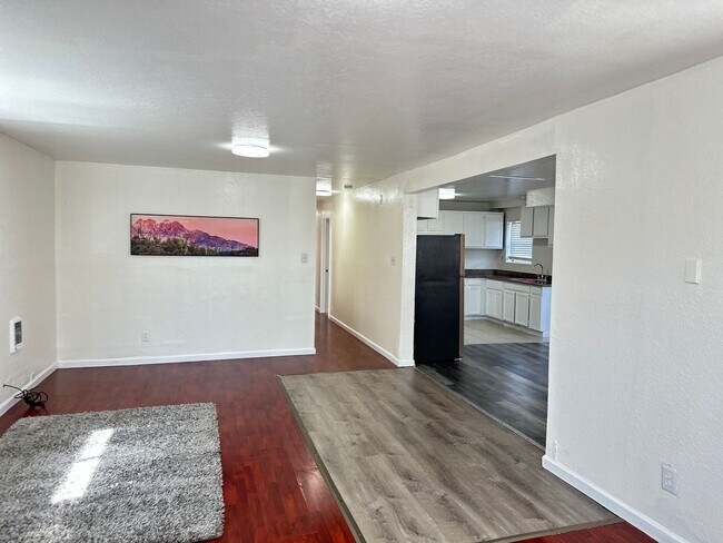 Building Photo - 1317