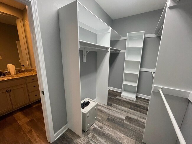 Building Photo - 556 Althea Ln