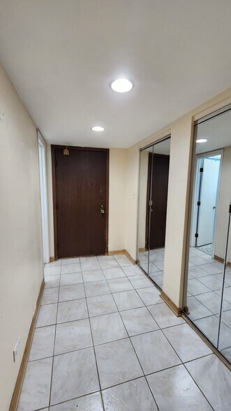 Building Photo - 450 Plum Creek Dr