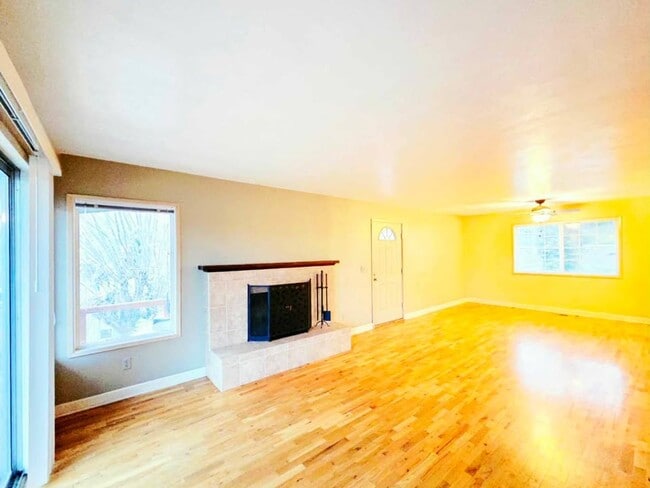 Building Photo - Large 4 Bed, 2 Bath in Desirable East Wenatchee!