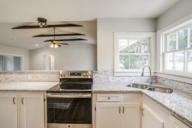 Building Photo - Fully Remodeled 3 Bed, 2 Bath Home in River Oaks w/ Basement- 76114