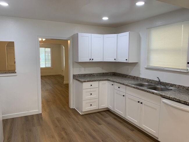 Building Photo - Charming 3-Bedroom Home for Rent - Please review the property available date as it may be availab...