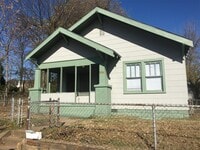 Building Photo - 1409 W Archer St