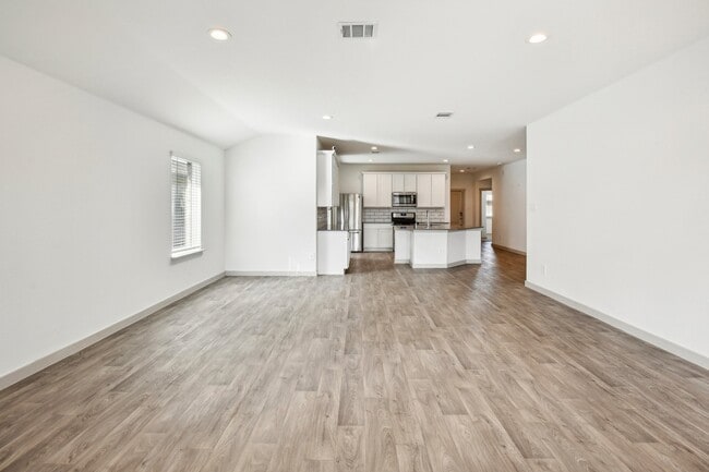 Building Photo - 8011 House bank Ln