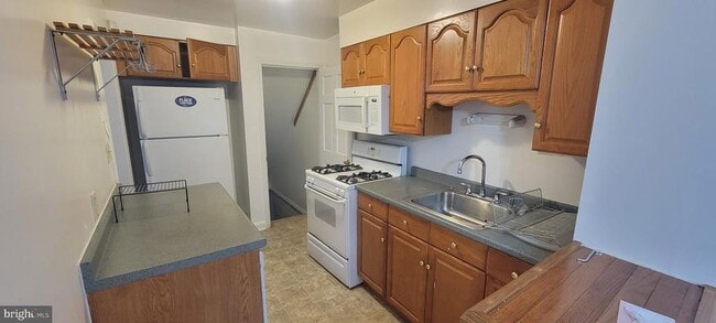Building Photo - 6518 Belle Vista Ave