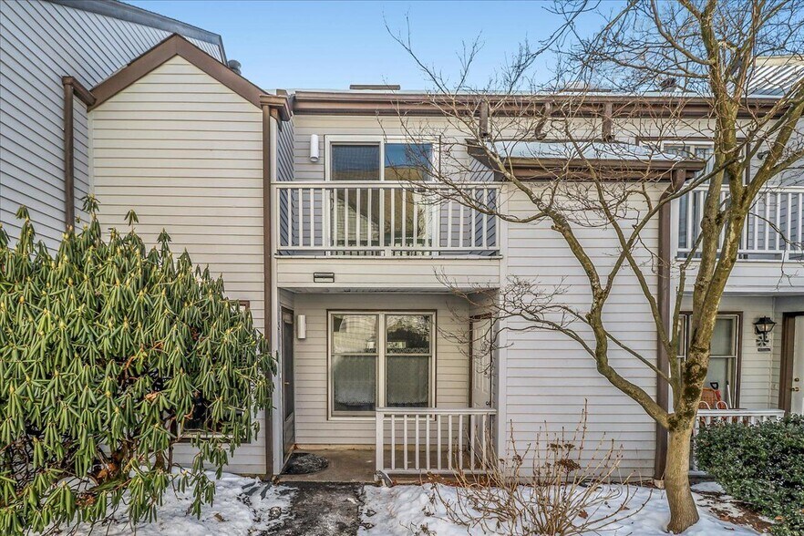 Front of unit with balcony - 20 Raymond Plz