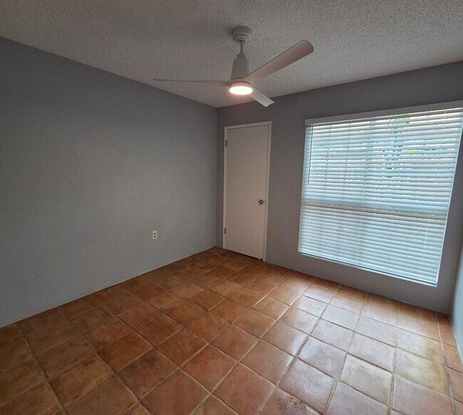 Building Photo - Downstair 2/1.5 Condo in South Kihei