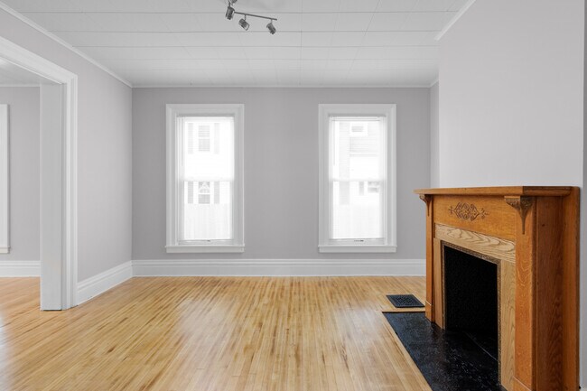 Building Photo - 707 Academy St