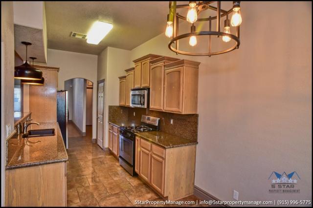 Building Photo - 3 bedroom in El Paso TX 79938