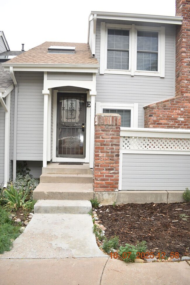 Building Photo - Updated 3 Bed Littleton Townhome