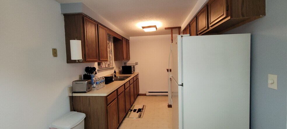 Building Photo - 2737 Alder Creek Dr S