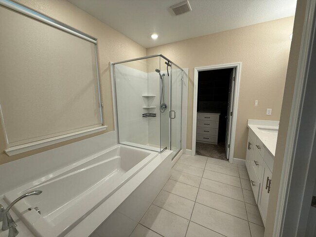 Building Photo - Newer Home in Tthe Northlake Community