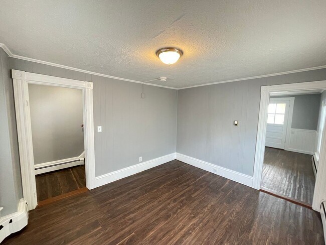 Building Photo - 114 S Jewett St