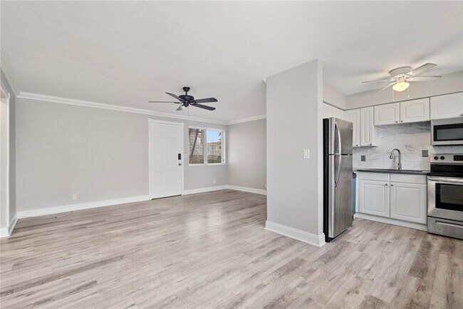 Building Photo - 2130 NE 42nd Ct