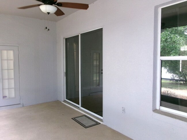 Building Photo - 4/2 on corner lot w/lake access