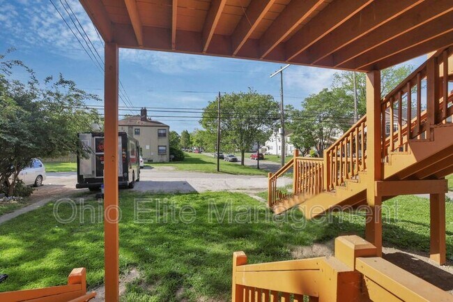 Building Photo - 2023 Sullivant Ave