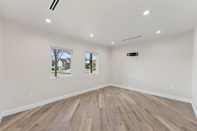 Building Photo - Beautifully Remodeled 3-Bedroom Home in Pr...