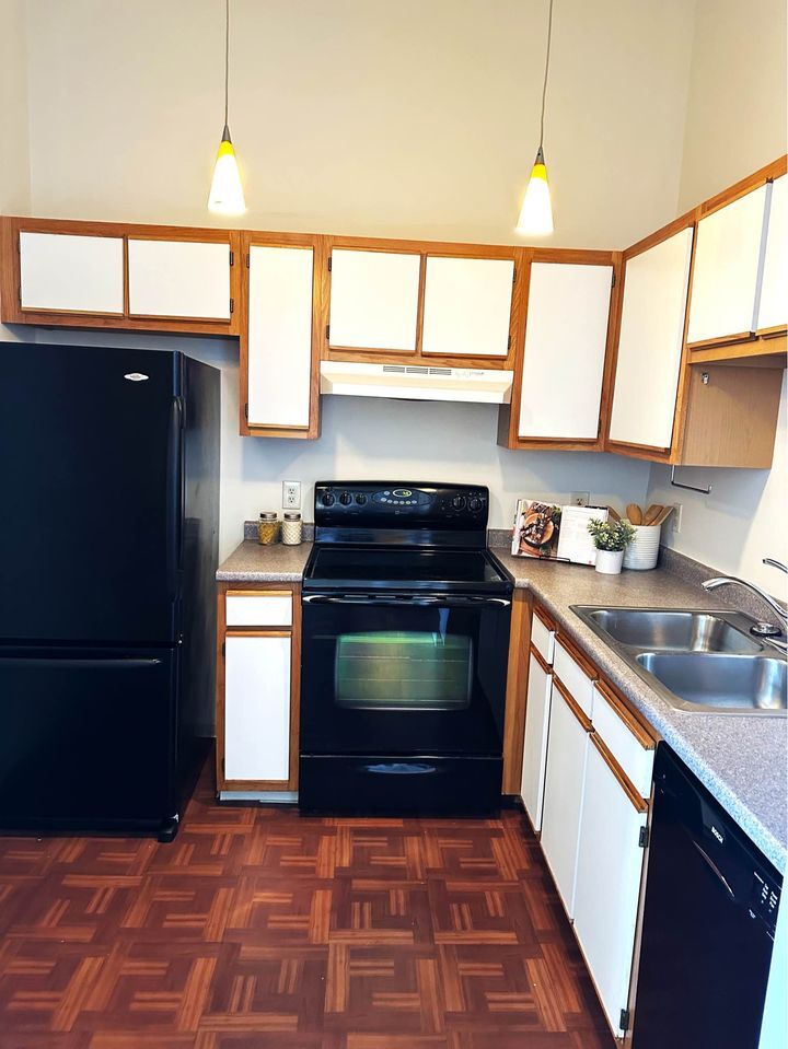 Building Photo - 15 Mount Saint Marys Way