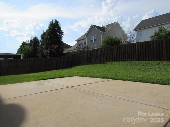 Building Photo - 207 Elba Dr