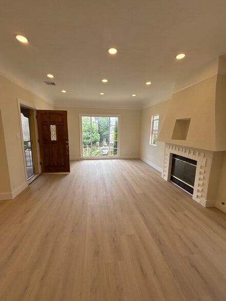 Beautiful open living room space with open windows. - 1062 S Shenandoah St
