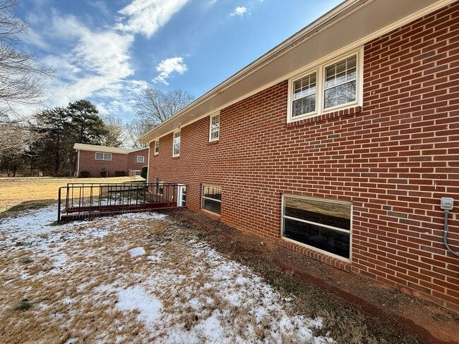 Building Photo - 2323 Frederick Dr